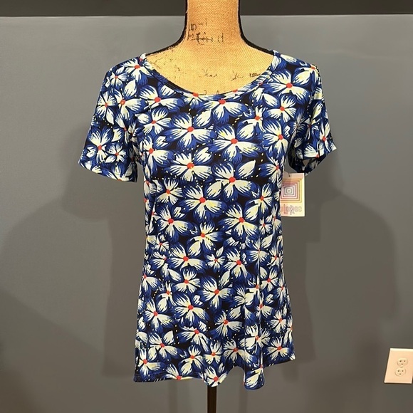 LuLaRoe Tops - NWT LulaRoe short sleeve shirt size XS women’s